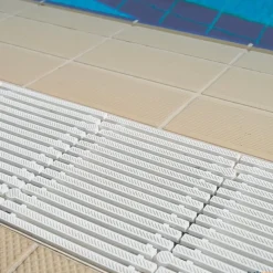 Rejilla rebosadero piscina| Equipamiento Piscina|Vestuario